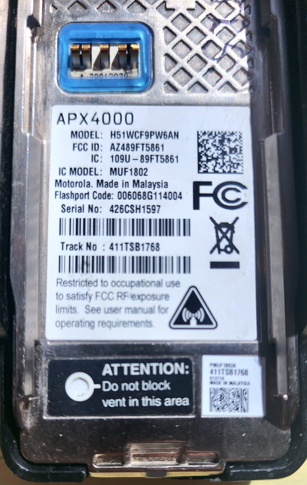 Motorola APX 4000 - 900 MHz (896-940) MHz Model 2 512 ch 5W (Dual Knob)
