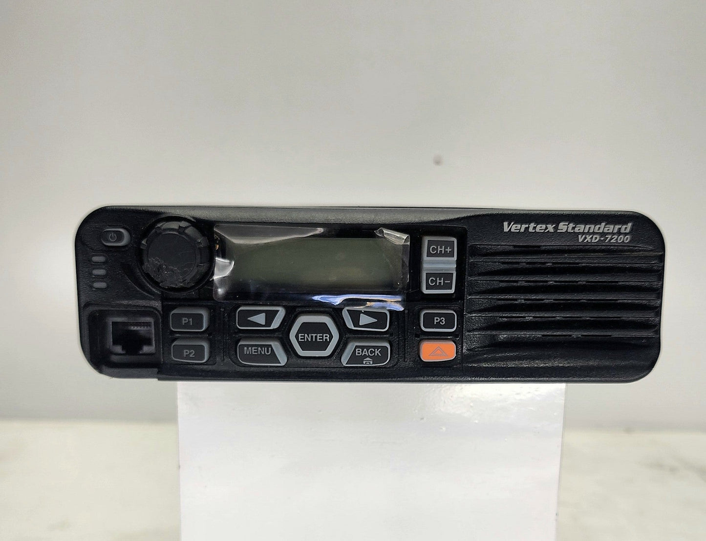 VXD-7200-G6-40 UHF radio. 40 Watt (403 – 470) MHz / 512 Channels