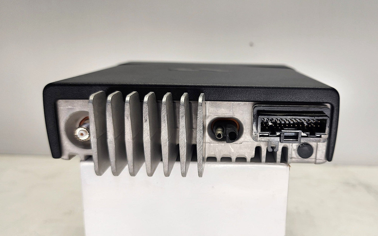 VXD-7200-G6-40 UHF radio. 40 Watt (403 – 470) MHz / 512 Channels