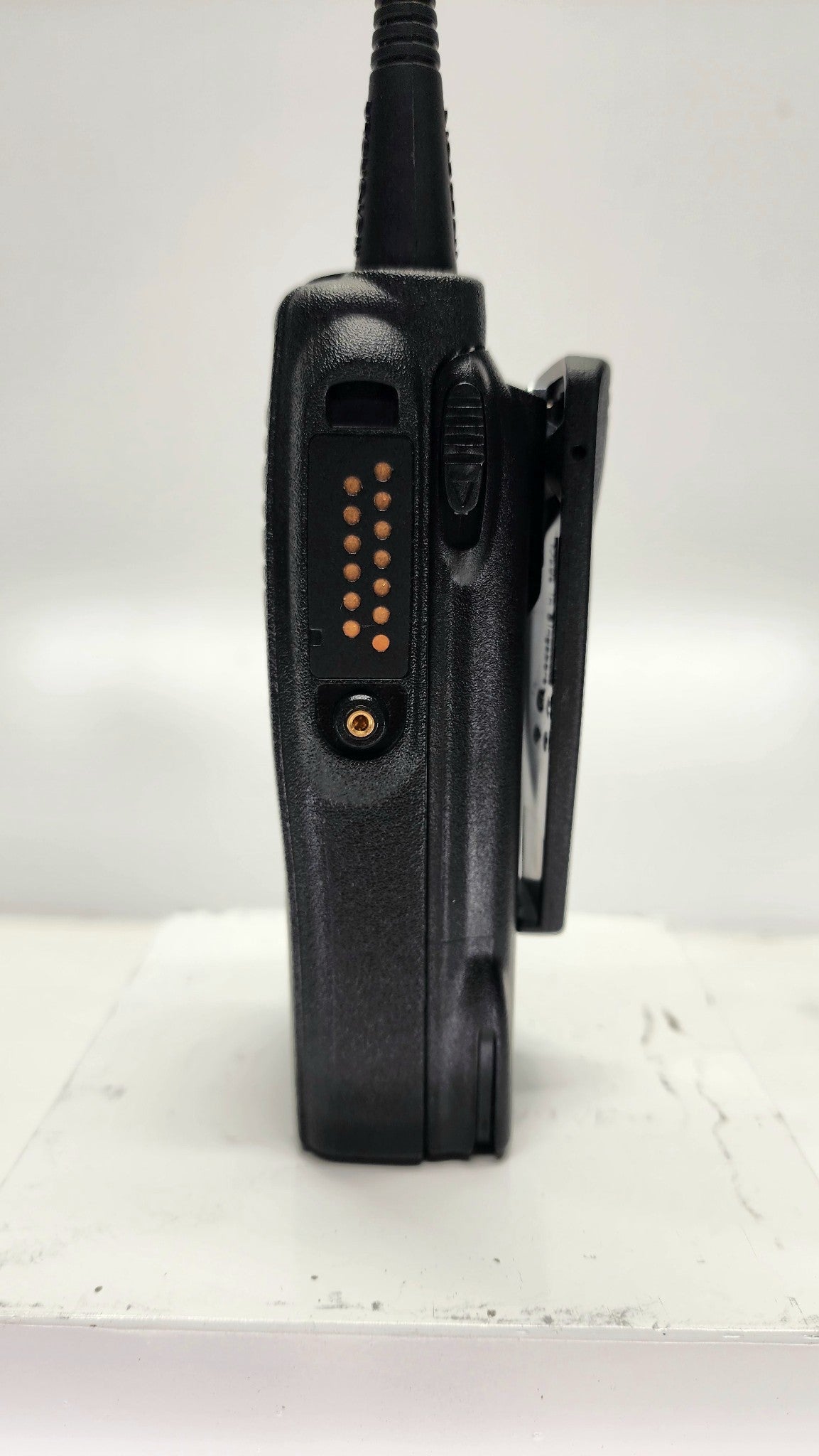 Motorola HT1250 UHF 450-512 Mhz 128 Channels 4W AAH25SDF9AA5AN