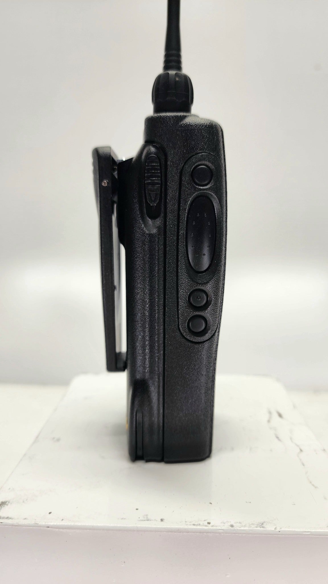 Motorola HT1250 UHF 450-512 Mhz 128 Channels 4W AAH25SDF9AA5AN