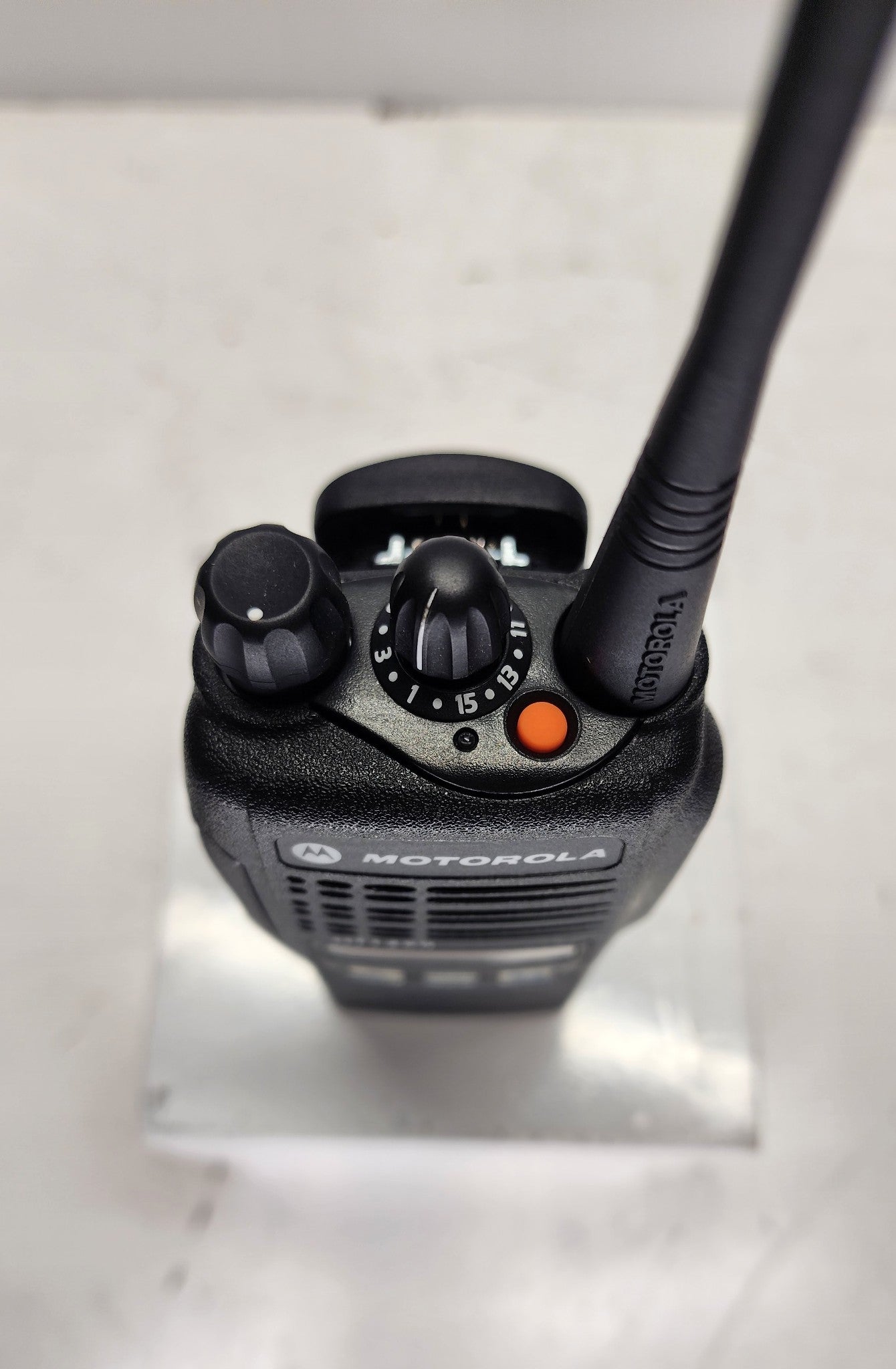 Motorola HT1250 UHF 450-512 Mhz 128 Channels 4W AAH25SDF9AA5AN