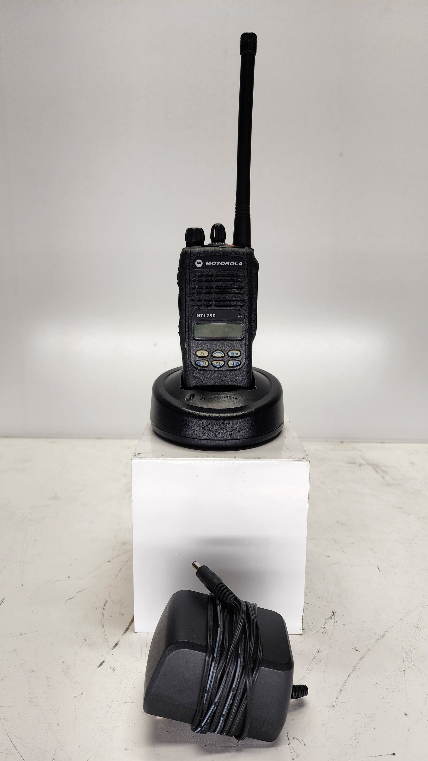 Motorola HT1250 VHF 136-174 Mhz 128 Ch Ltd Keypad AAH25KDF9AA5AN