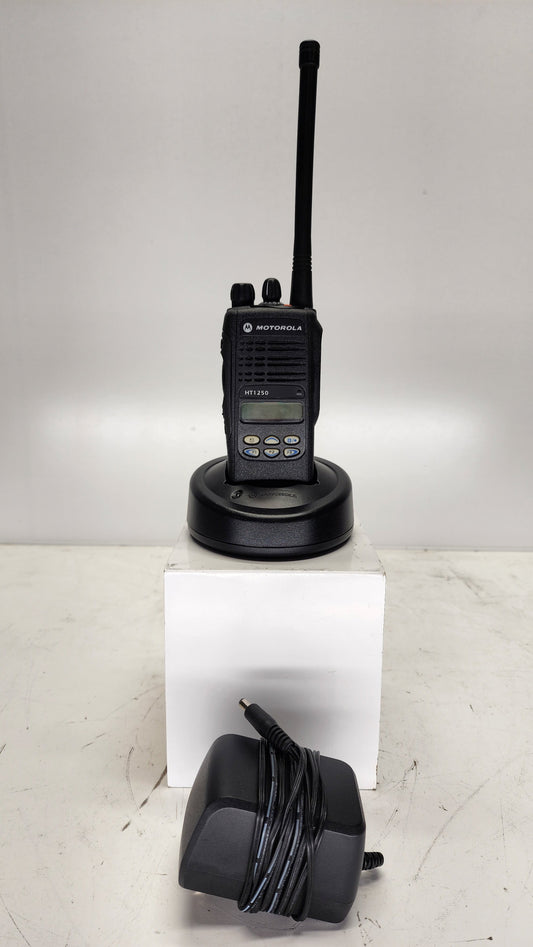 Motorola HT1250 VHF 136-174 Mhz 128 Ch Ltd Keypad AAH25KDF9AA5AN