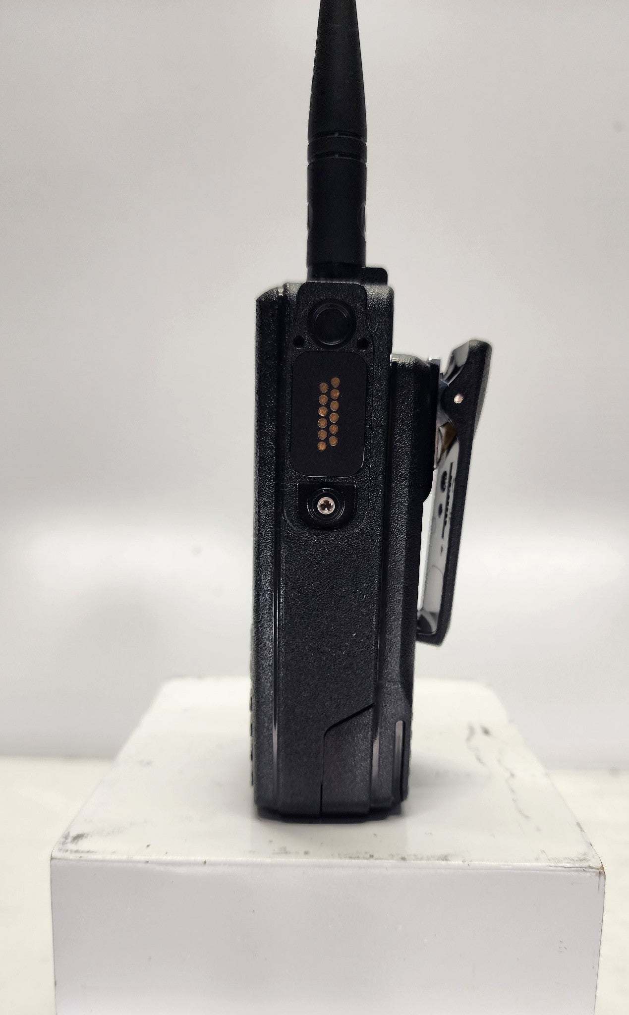 Motorola XPR7580 w/ 900MHz Antenna TRBO 2.5W 1000Ch (Capacity Max)