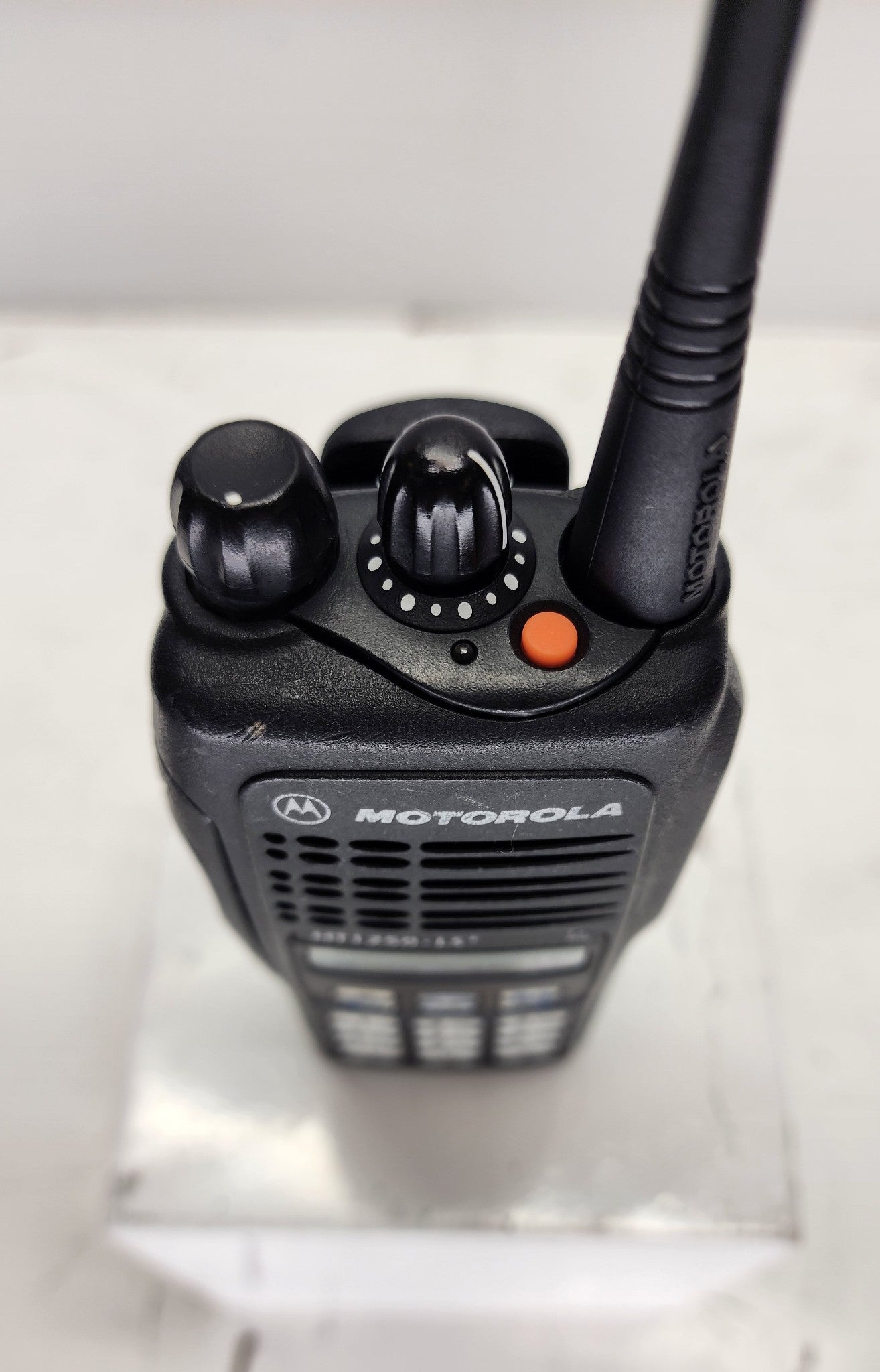 Motorola HT1250 LS+ UHF 32 Ch Radio 450-512MHz Full Keypad AAH25SDH9DP6AN