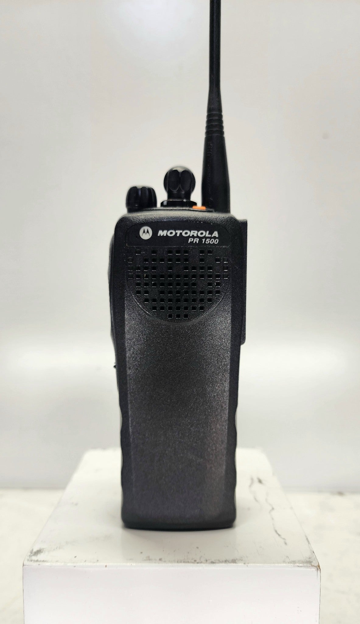 Motorola PR1500 UHF (380 - 470) MHz 32 Channel 4 Watt Portable Radio