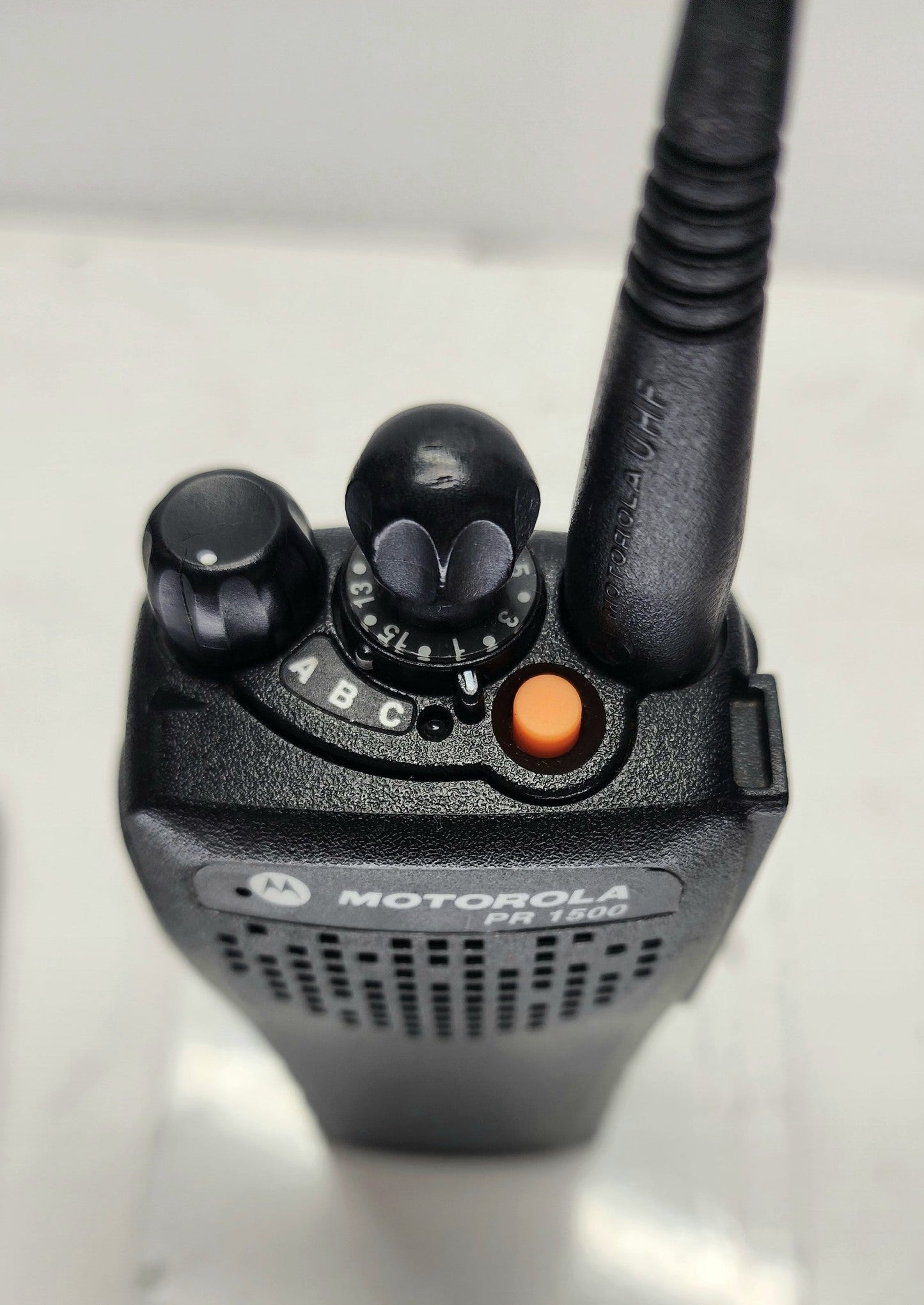 Motorola PR1500 UHF (380 - 470) MHz 32 Channel 4 Watt Portable Radio