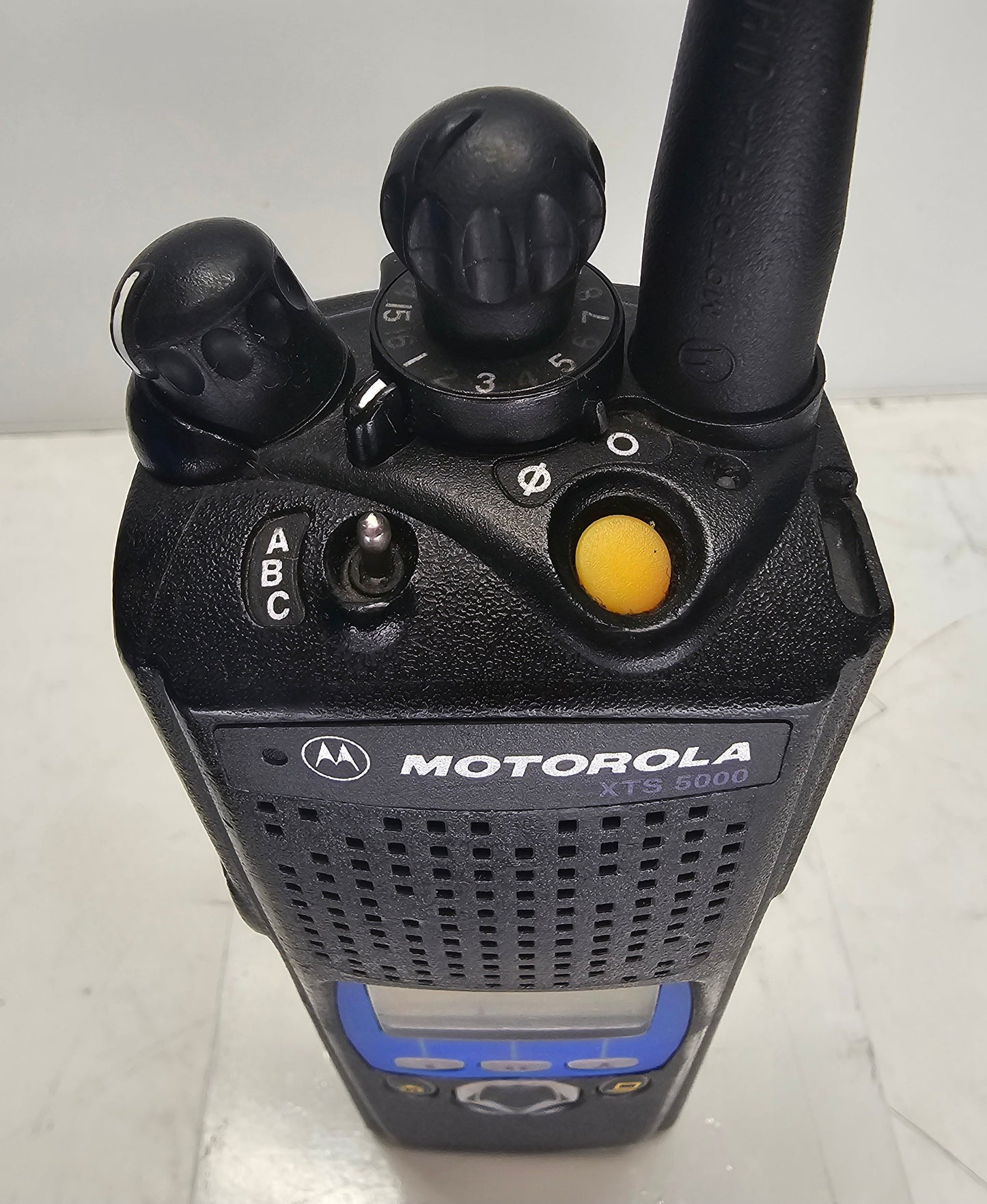 Motorola XTS5000 Model II UHF 450-520 Mhz 1000 Ch P25 Digital - FAIR CONDITION