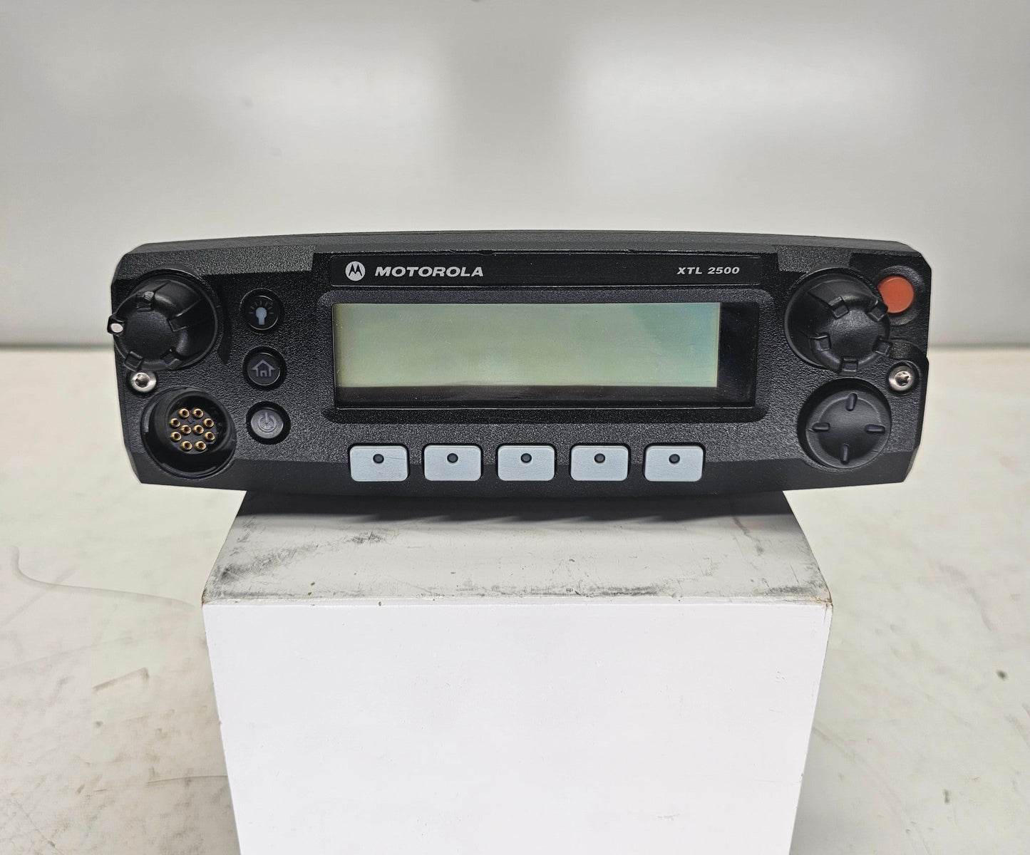 Motorola XTL2500 P25 Digital UHF 40 Watt 380-470 Mhz Remote M21QSM9PW1AN