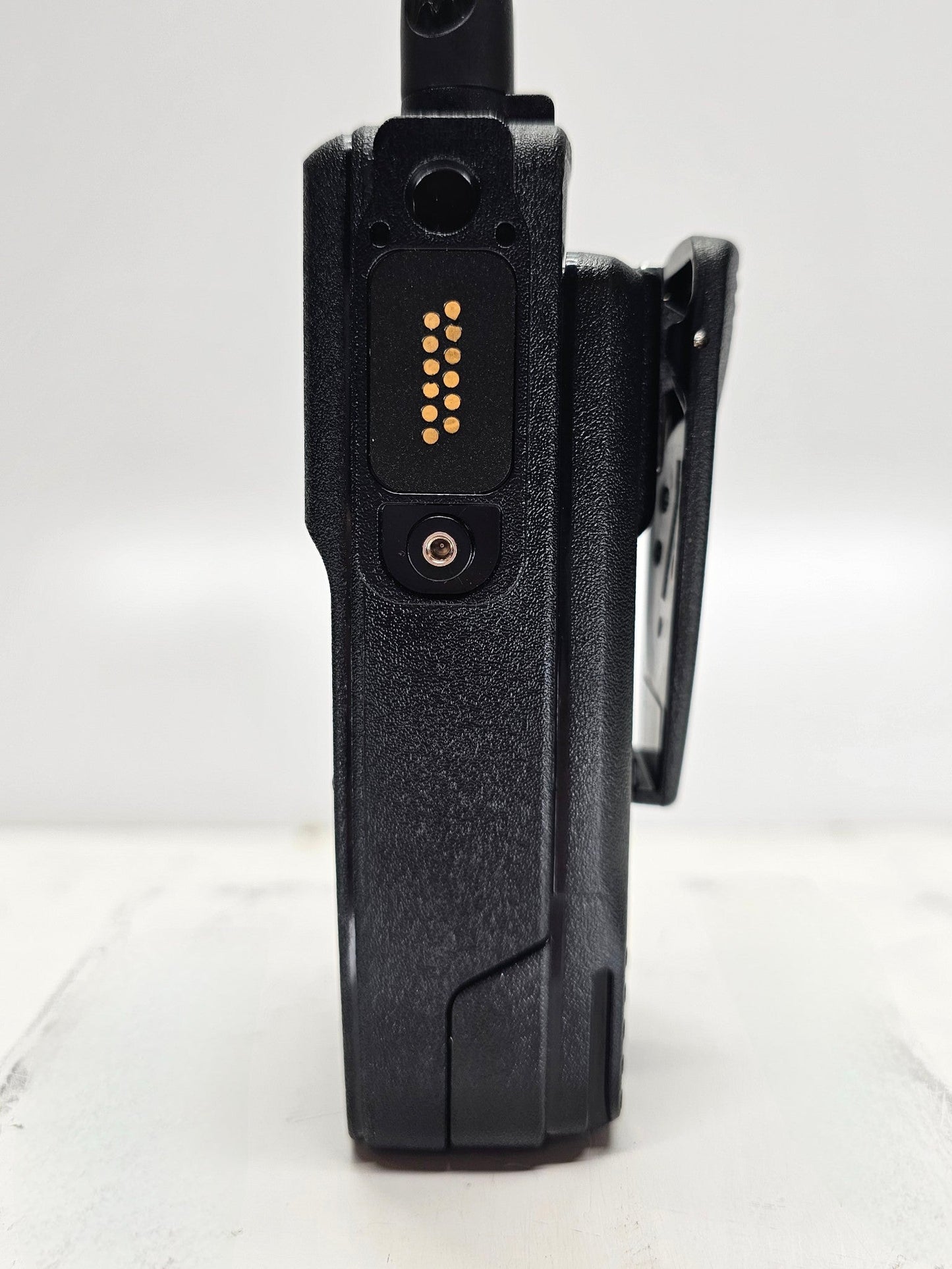 Motorola XPR7350e UHF 403-527MHz 32 Channel 4 Watt (Capable Model)