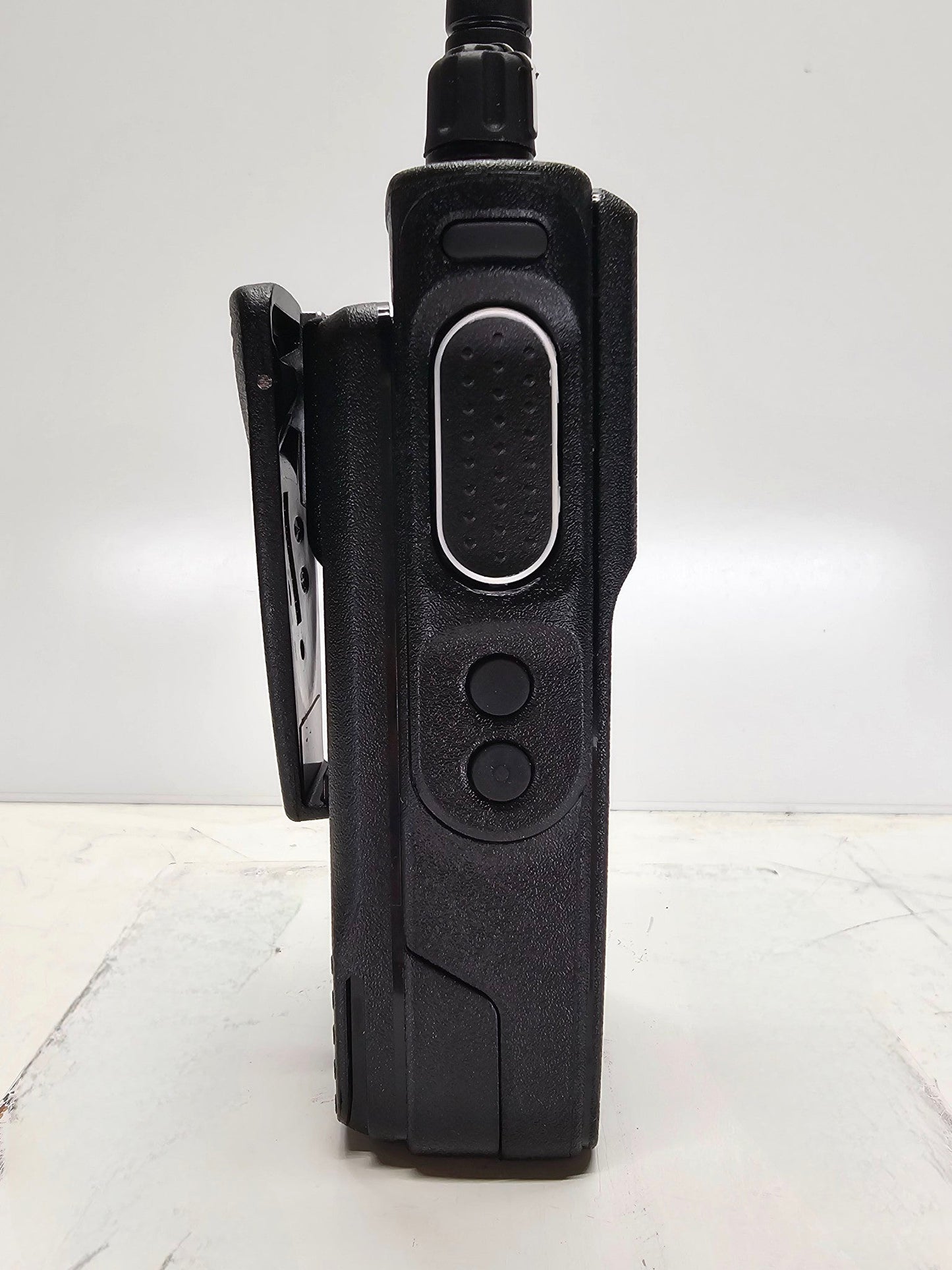 Motorola XPR7350e UHF 403-527MHz 32 Channel 4 Watt (Capable Model)