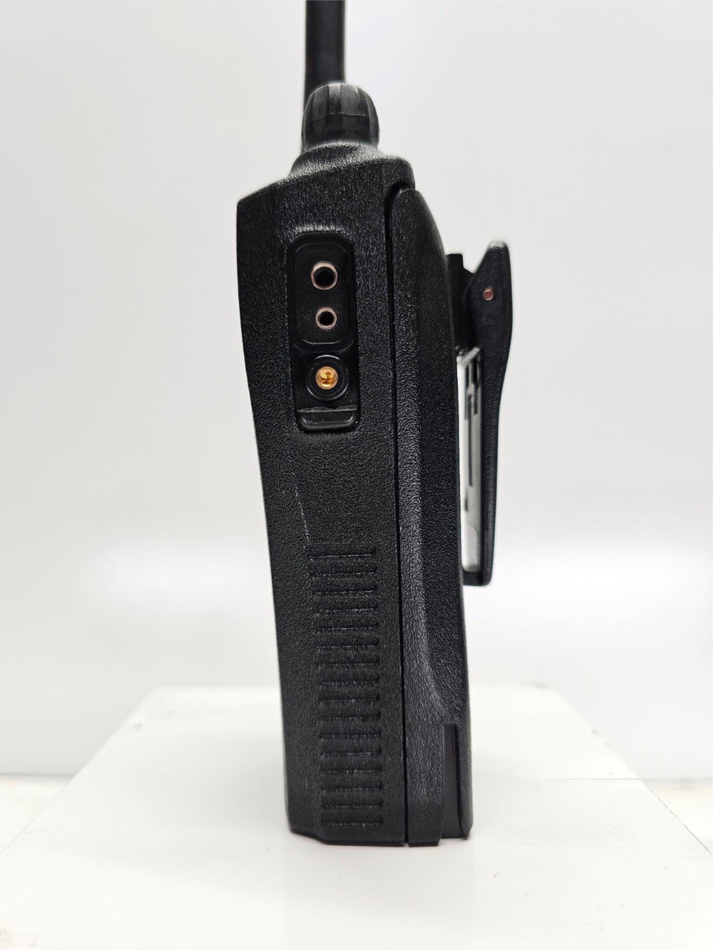 Motorola CP150 VHF 146-174MHz 4 Channel 2 Watt Radio (Complete Kit)