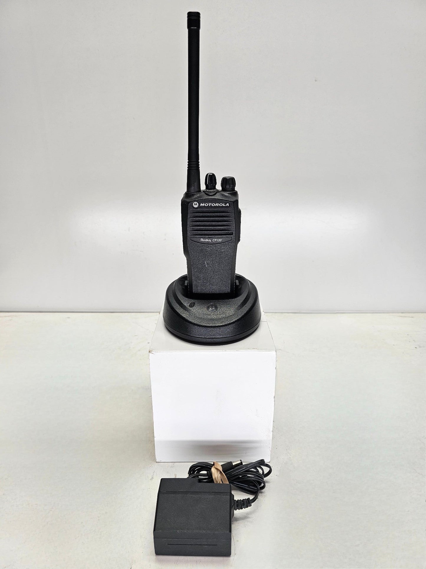 Motorola CP150 VHF 146-174MHz 4 Channel 2 Watt Radio (Complete Kit)