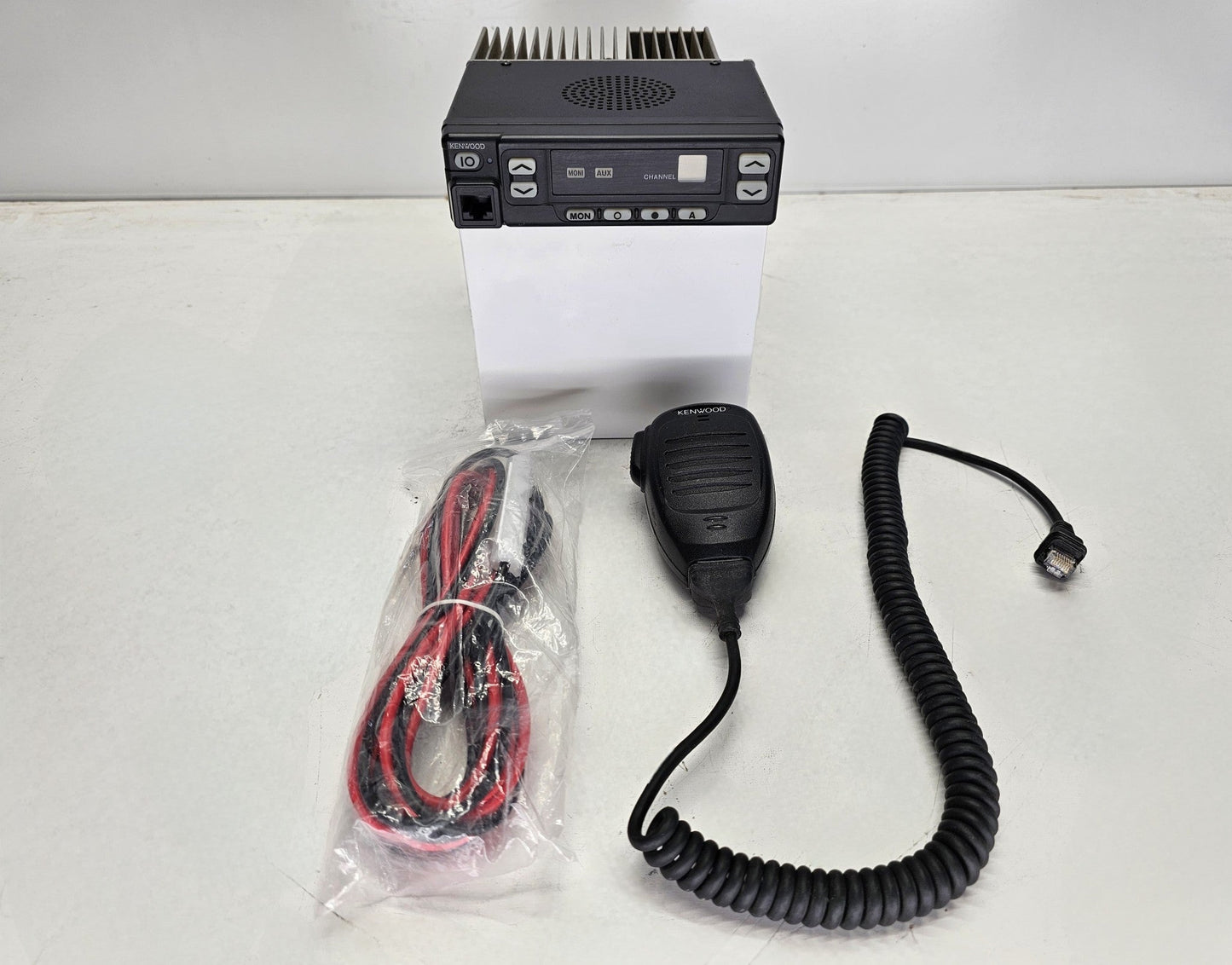 Kenwood TK862HG TK-862HG UHF 450-490 MHz 8 Channel 40 Watt (Complete Kit)