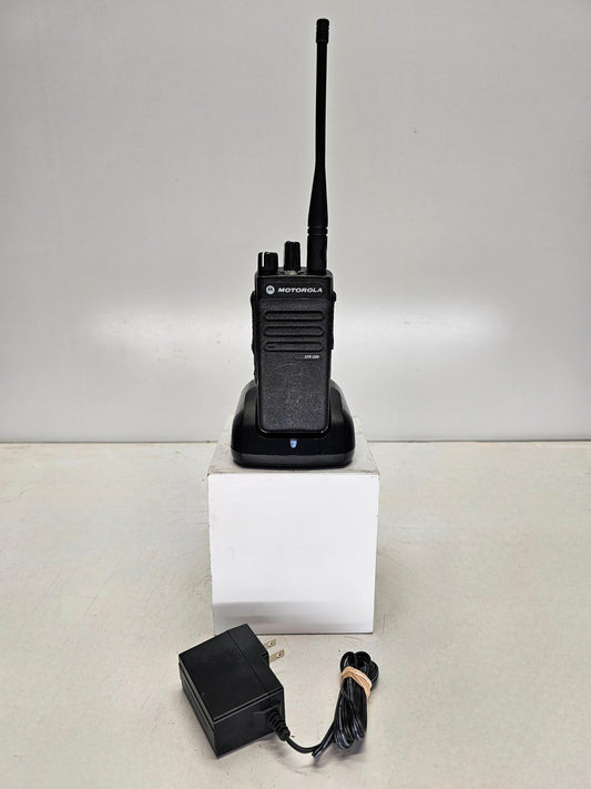 Motorola MotoTRBO XPR3300 UHF 403-512 MHz 16 Channel 4 Watt (Complete Kit)