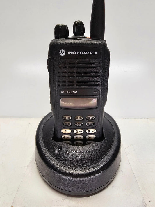 Motorola MTX9250 900 MHz 160 Channel 2.5 Watt Radio (Complete Kit)