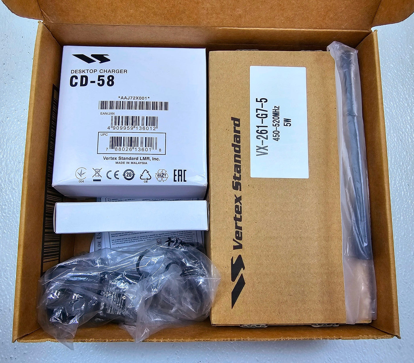 (NEW) Vertex VX-261-G7-5 UHF 450-512 MHz 16 channel 5 Watt (Complete Kit)