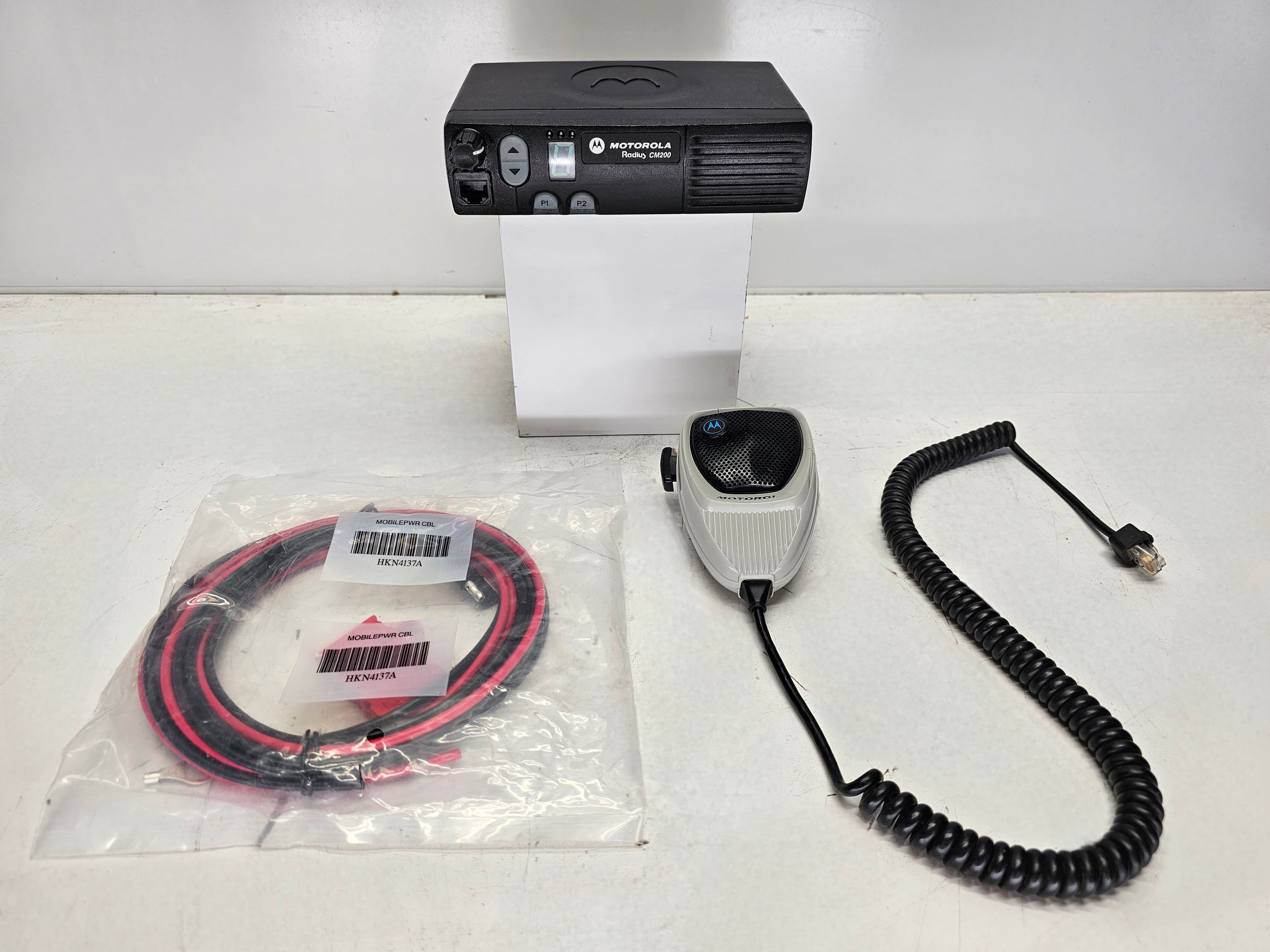 Motorola CM200 UHF 438 - 470 MHz 4 Channel 25 Watt (Complete Kit