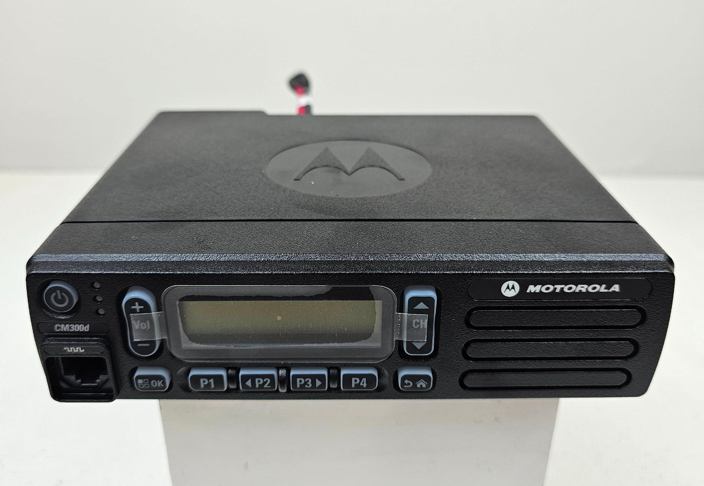 (NEW) Motorola MOTOTRBO CM300D VHF 136-174 MHz 99 CH 45W Analog Mobile Radio