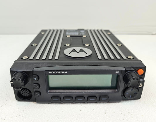Motorola APX6500 M25URS9PW1AN 7/800 MHZ Mobile Radio w/ O5 Control Head
