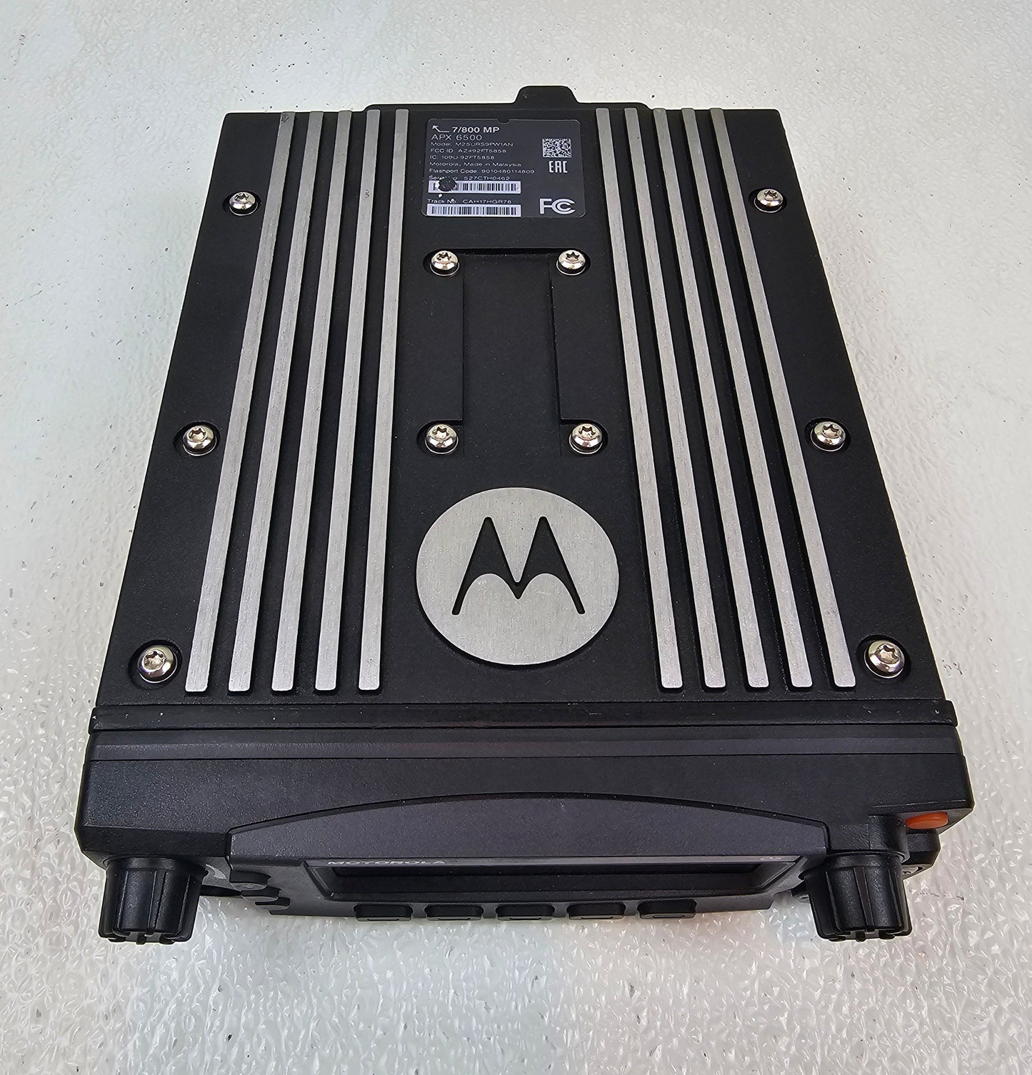 Motorola APX6500 M25URS9PW1AN 7/800 MHZ Mobile Radio w/ O5 Control Head