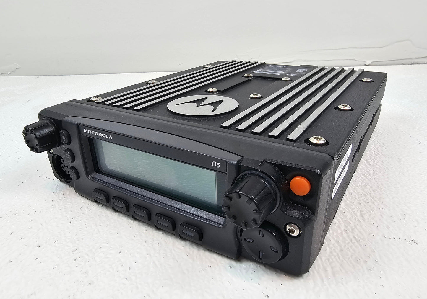 Motorola APX6500 M25URS9PW1AN 7/800 MHZ Mobile Radio w/ O5 Control Head