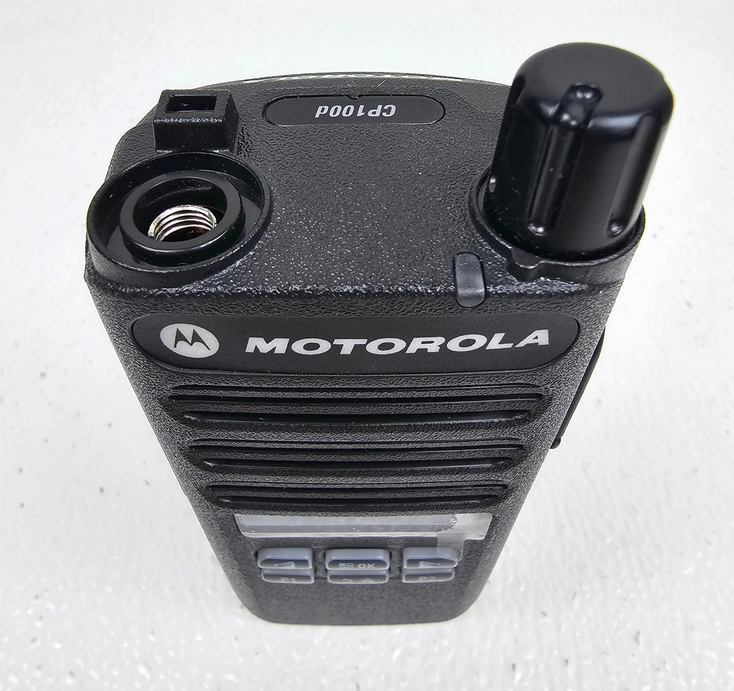 (NEW) Motorola CP100d VHF 136-174 MHz 160 Channel 5 Watt (Complete Kit)