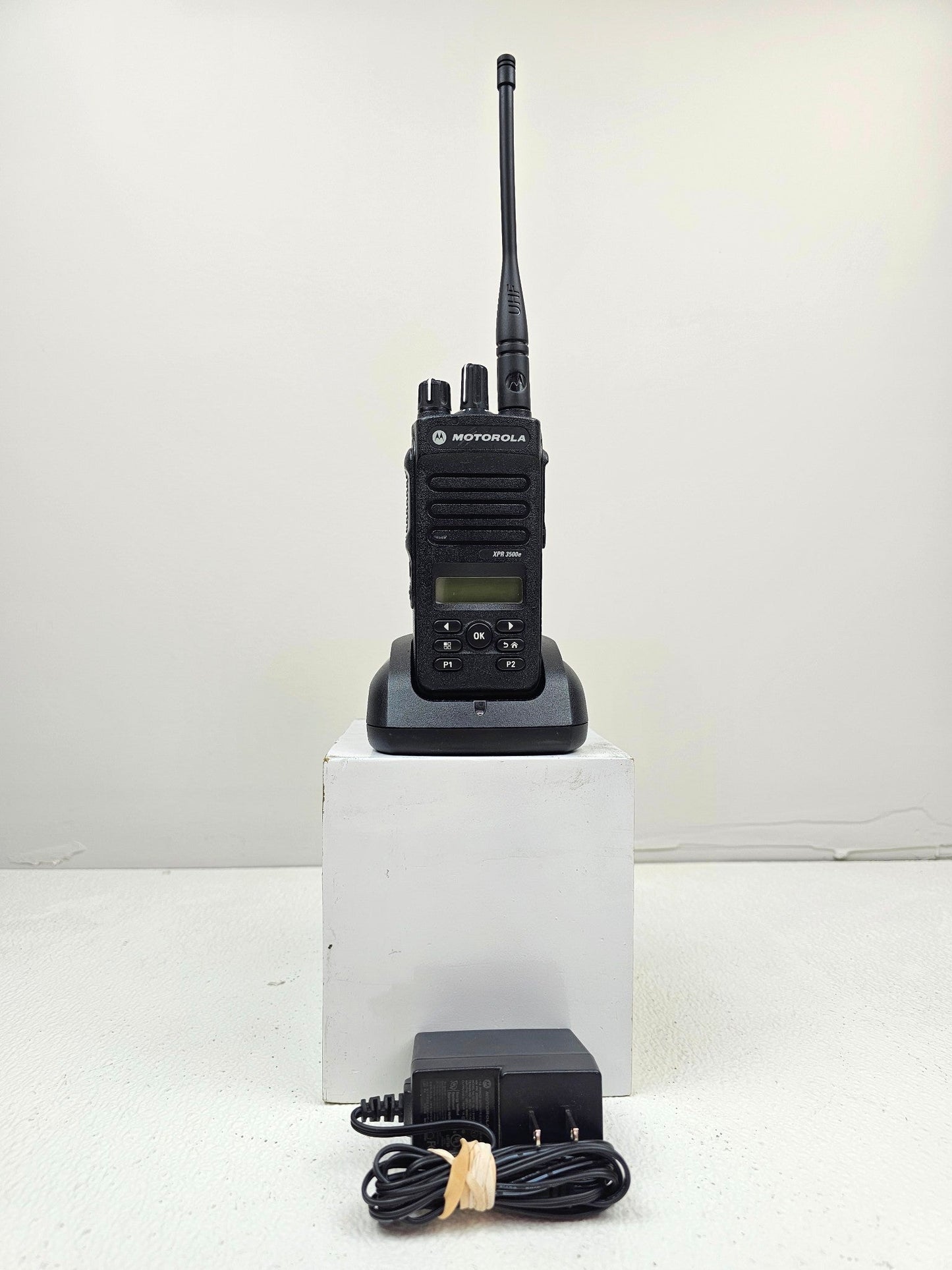 Motorola TRBO XPR3500e UHF 403-512 MHz 128 Channel 4W Digital Radio