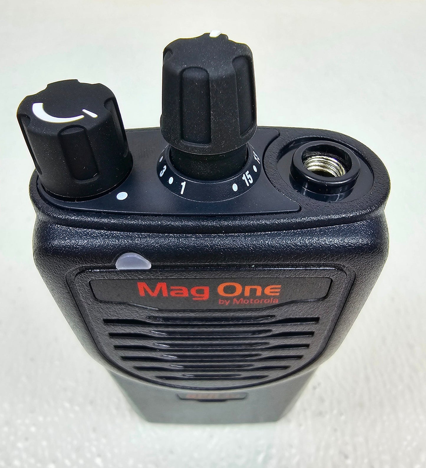 NEW Motorola MagOne BPR40 VHF 150-174 MHz 16 Channel 5 Watt Portable Radio