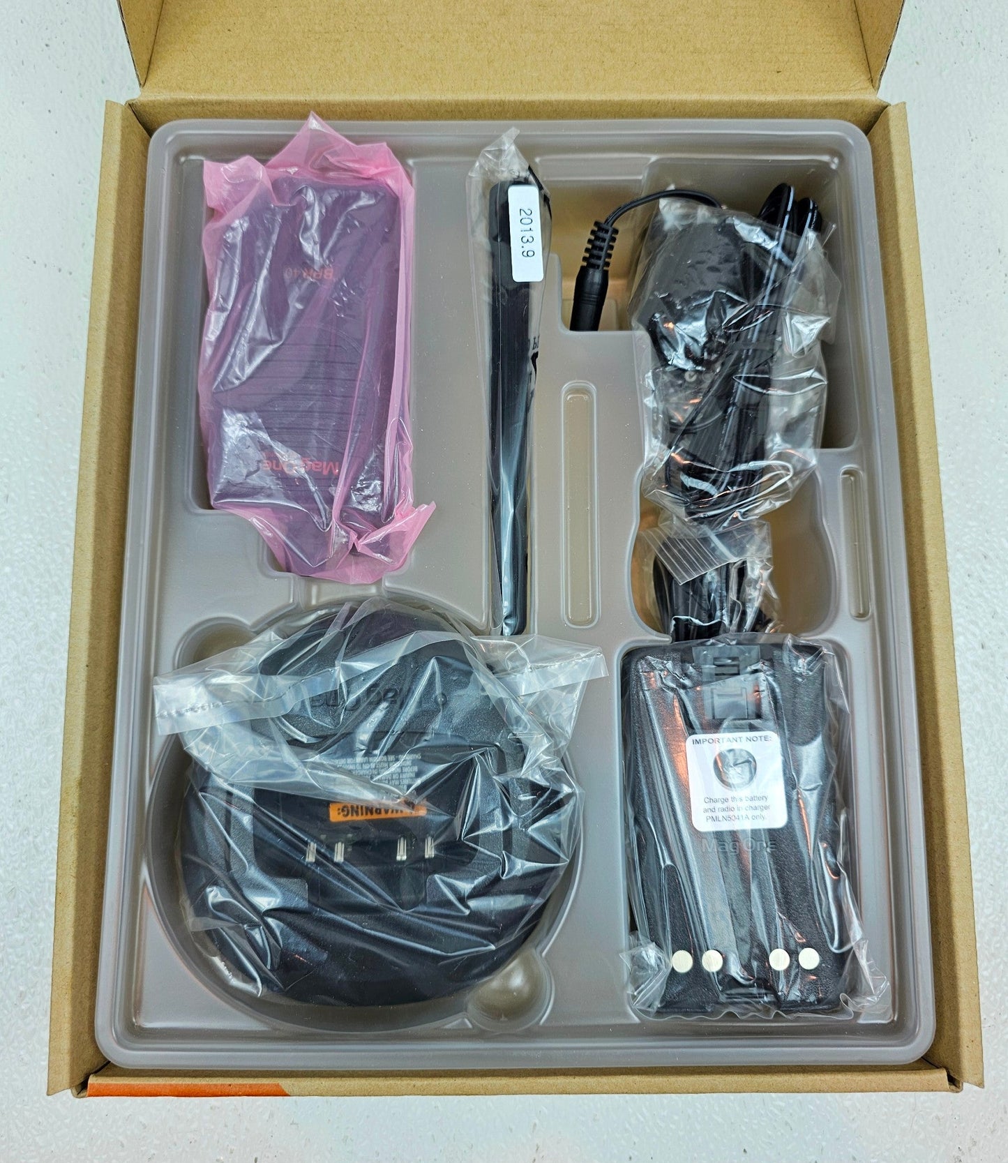 NEW Motorola MagOne BPR40 VHF 150-174 MHz 16 Channel 5 Watt Portable Radio