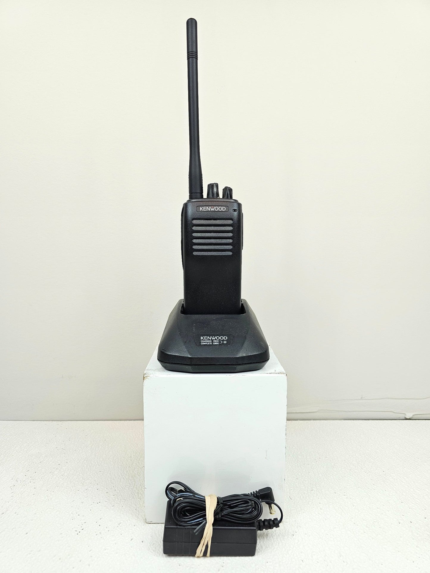 Kenwood TK260G TK-260G VHF 146-174 MHz 8 Channel 5 watt (Complete Kit)
