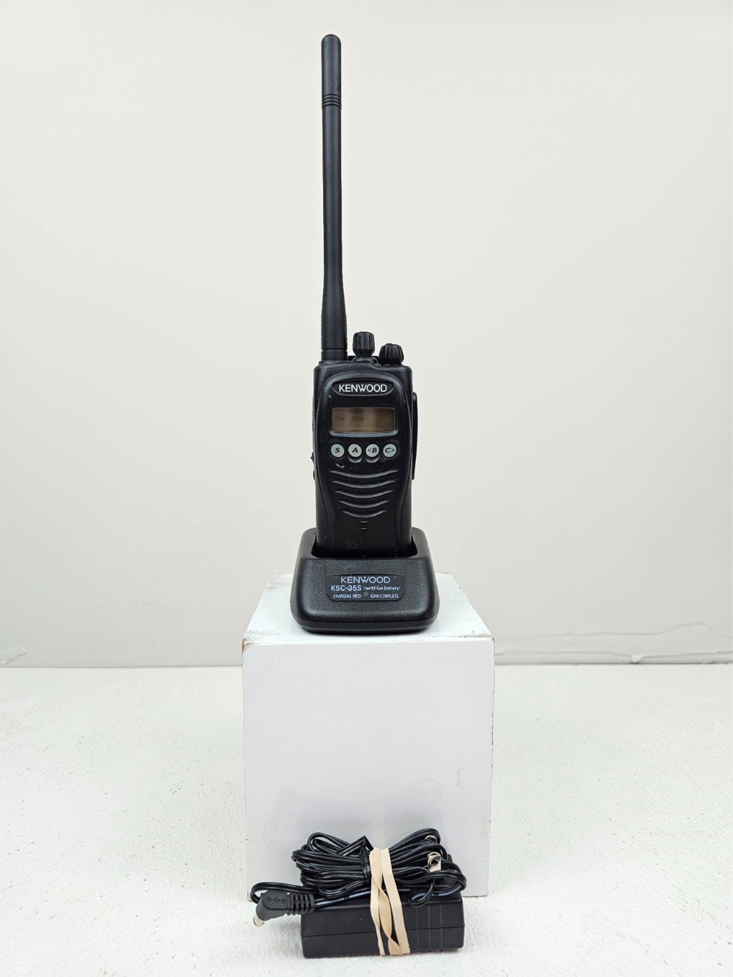 Kenwood TK-2212L TK2212L VHF 136-174 MHz 128 Channel 5 Watt Portable Radio