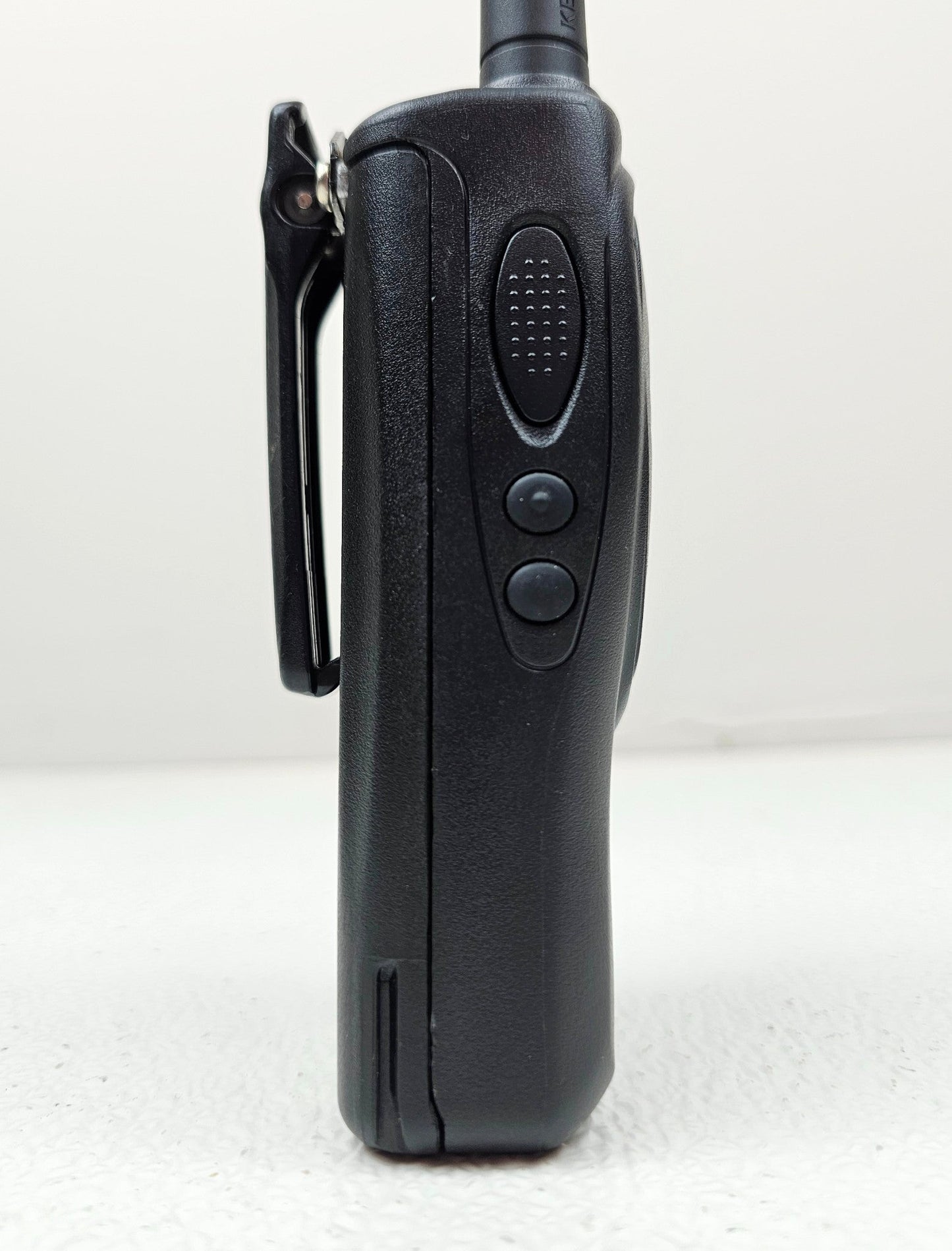 Kenwood TK-2202L TK2202L VHF 136-174 MHz 16 Channel 5 Watt Portable Radio