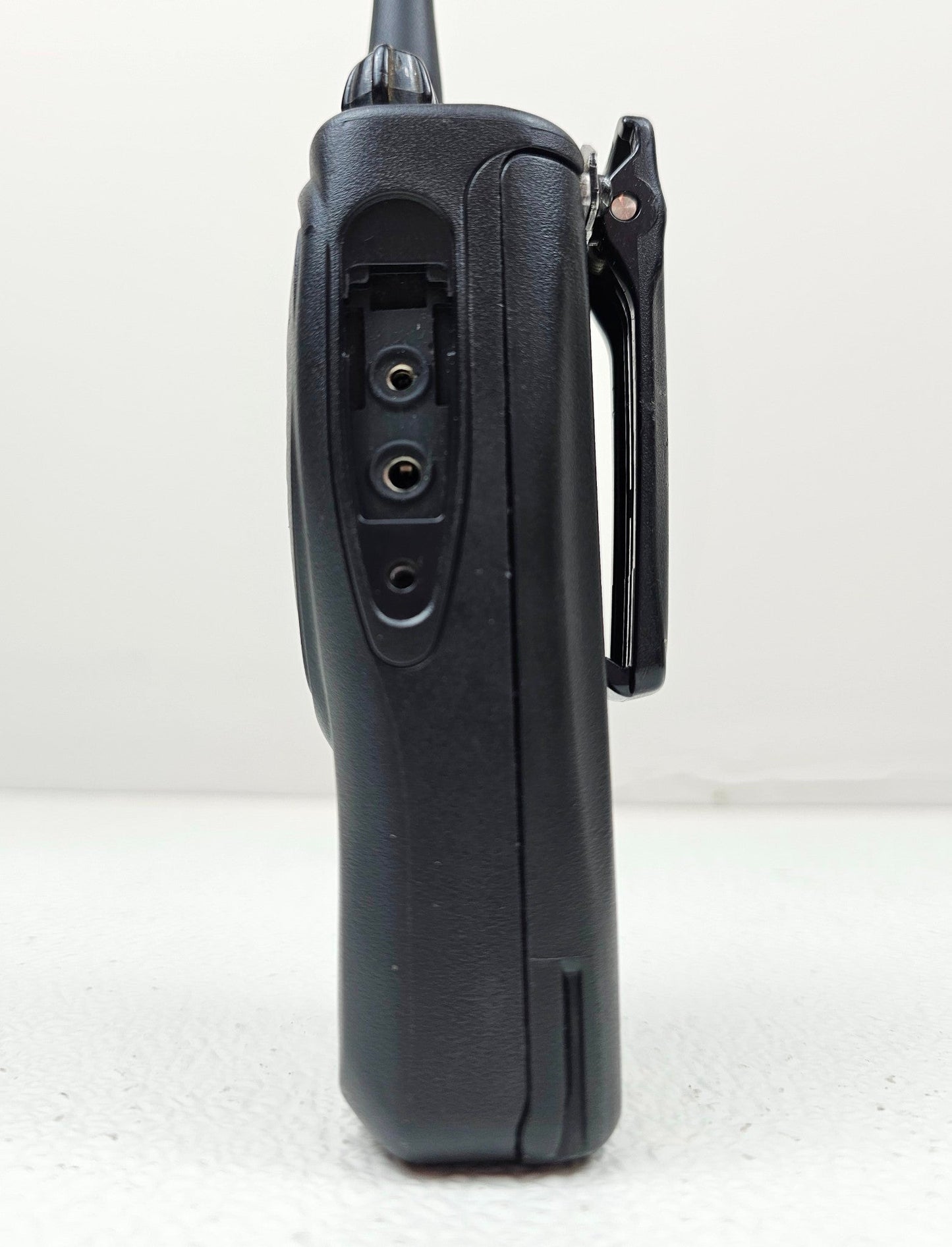 Kenwood TK-2202L TK2202L VHF 136-174 MHz 16 Channel 5 Watt Portable Radio