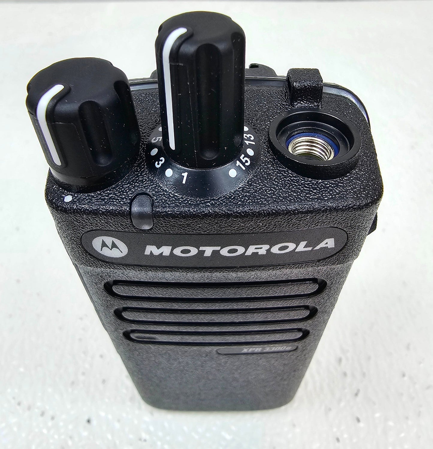 (NEW) Motorola MotoTRBO XPR3300E VHF 136-174 MHz 16 Channel 5 Watt (Complete)