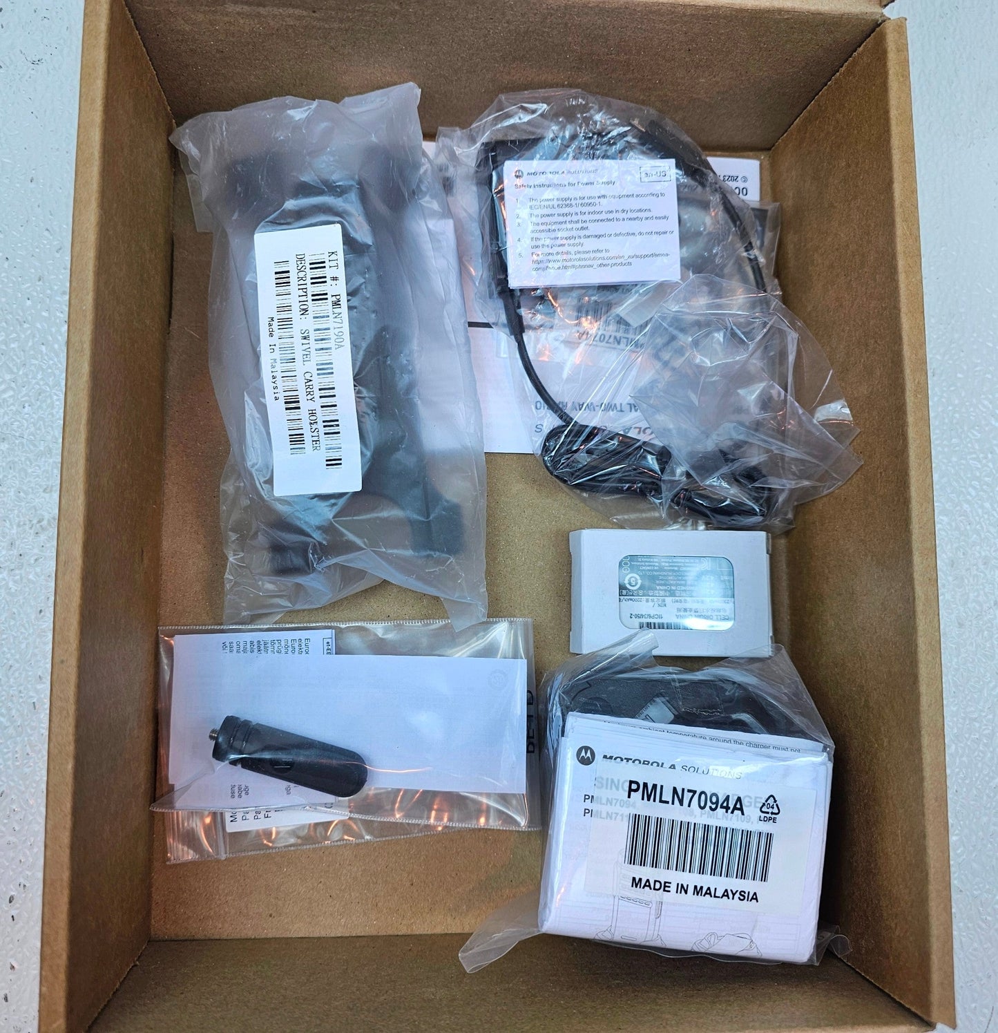 (NEW) Motorola MOTOTRBO SL3500e UHF 403-470 MHz 128 Channel 3 Watt (DMR/Analog)