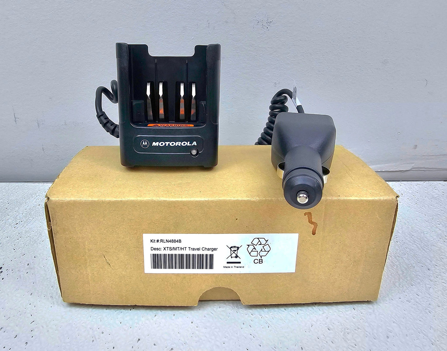 NEW Motorola Vehicle Charger RLN4884B w/Mounting Bracket HT1000 XTS3000 XTS5000