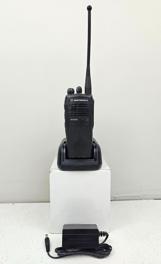 Motorola MTX950 900 MHz 2.5 Watt 49 Channel Privacy Plus Radio (Complete Kit)