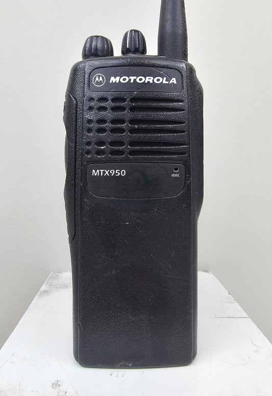Motorola MTX950 900 MHz 2.5 Watt 49 Channel Privacy Plus Radio (Complete Kit)