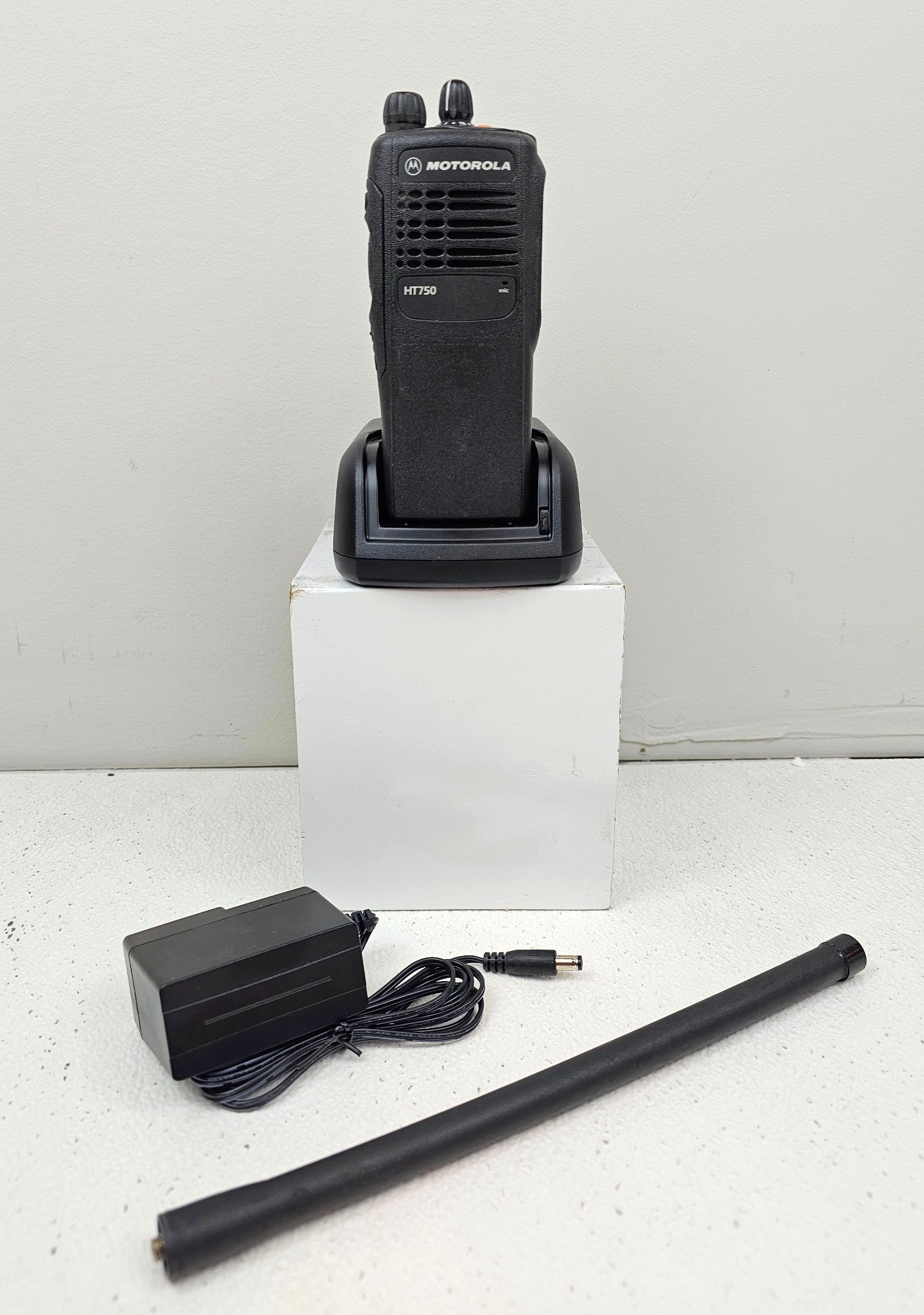 Motorola HT750 HT 750 VHF LOWBAND 36-50 MHz 16 Channel 6 Watt (Complete Kit)