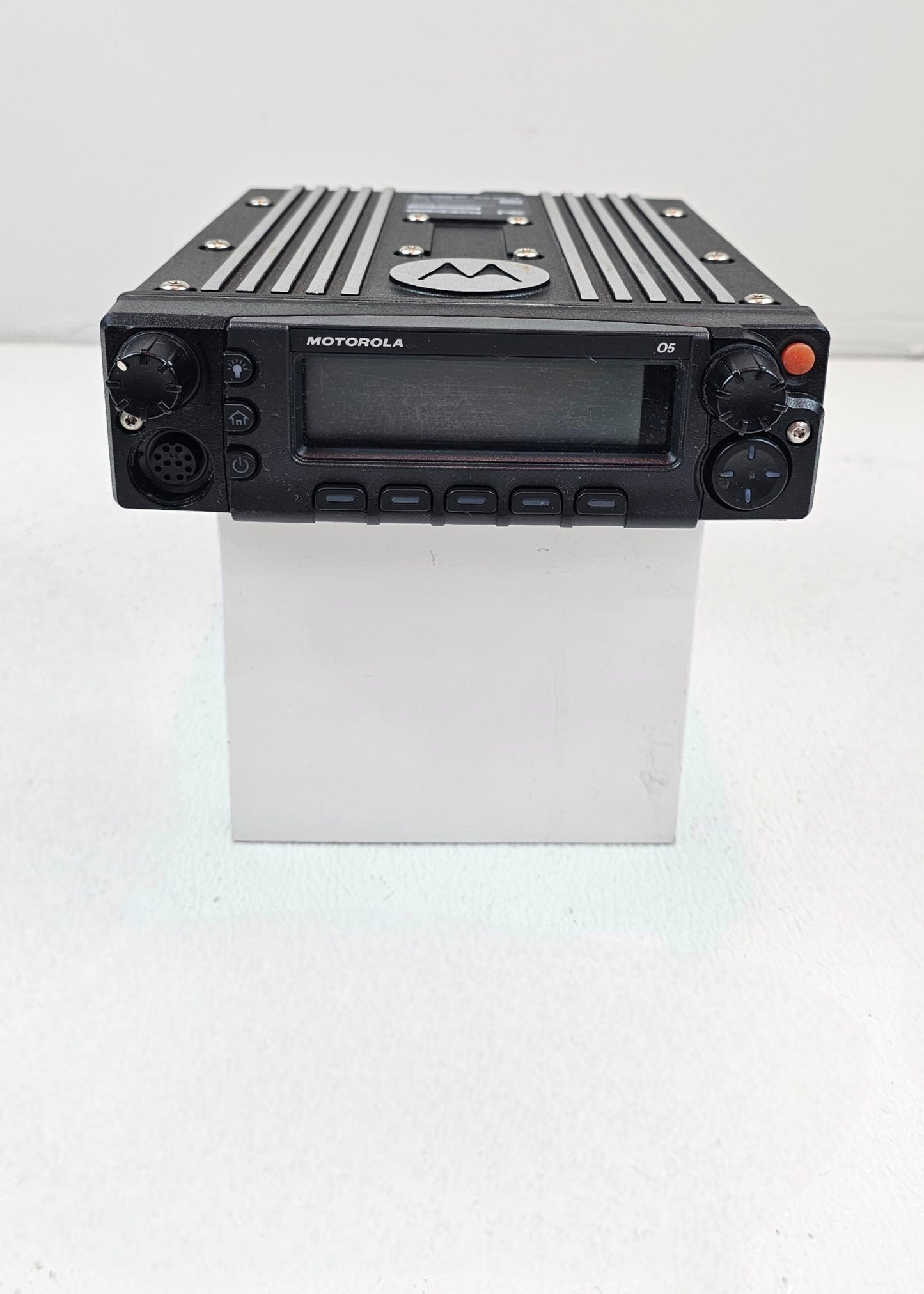 Motorola APX7500 7/800 MHz UHF R2 (M30TSS9PW1AN) Dash Mount Configuration