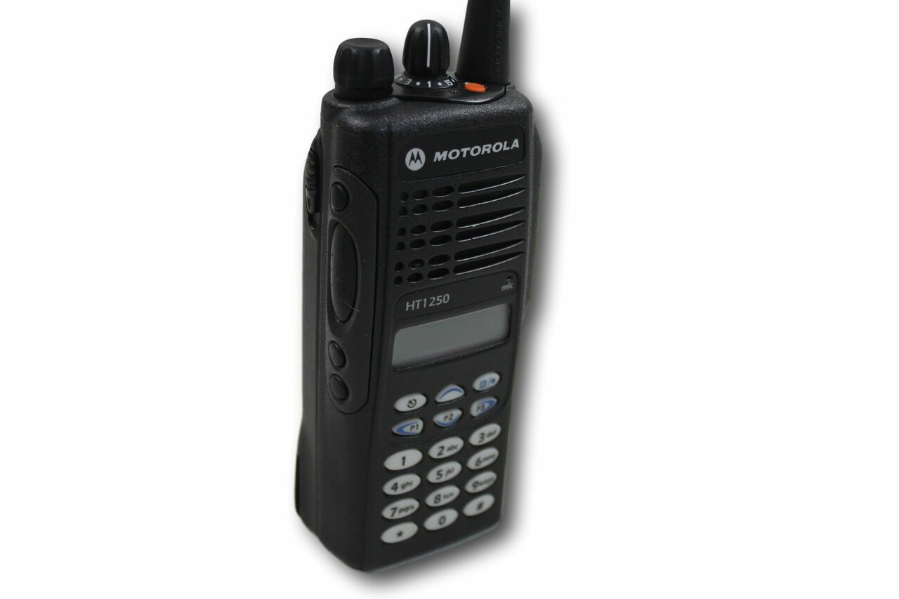 Motorola HT1250 LS+ UHF (450-512MHz) 16 ch Portable Radio (Full Keypad)