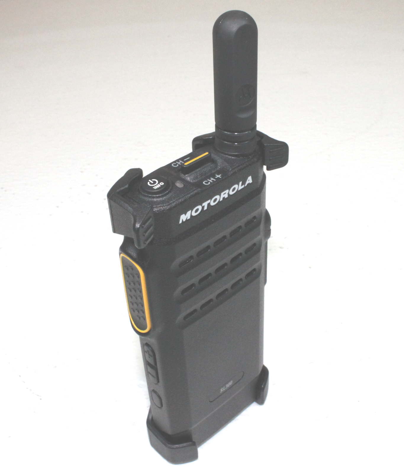 Motorola SL300 Capacity + UHF (403-470 MHz) 99ch Active Display Digital/Analog Portable Radio