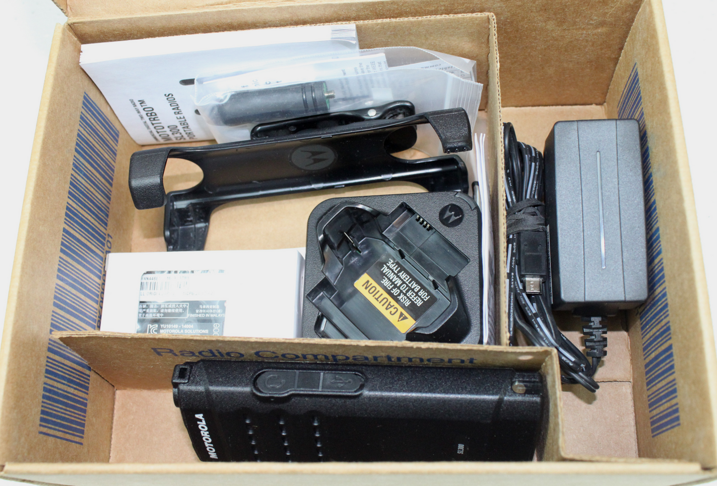 Motorola SL300 Capacity + UHF (403-470 MHz) 99ch Active Display Digital/Analog Portable Radio