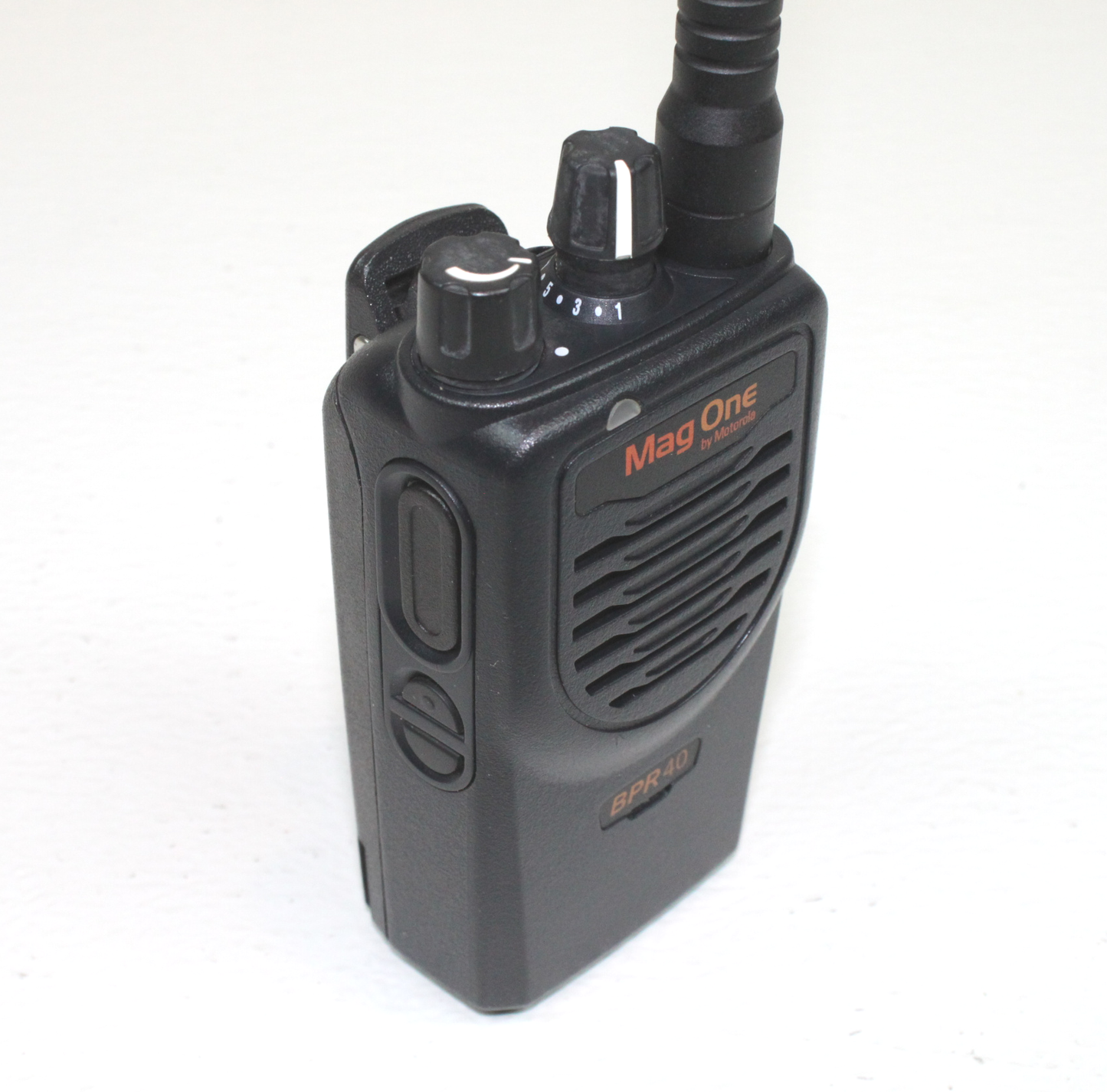 Motorola MagOne BPR40 UHF 16 Channels 450-470 Mhz