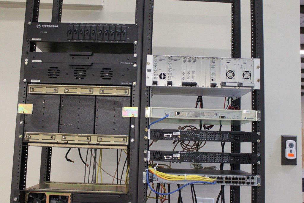 Motorola STR3000 700MHz Trunking System (P25)