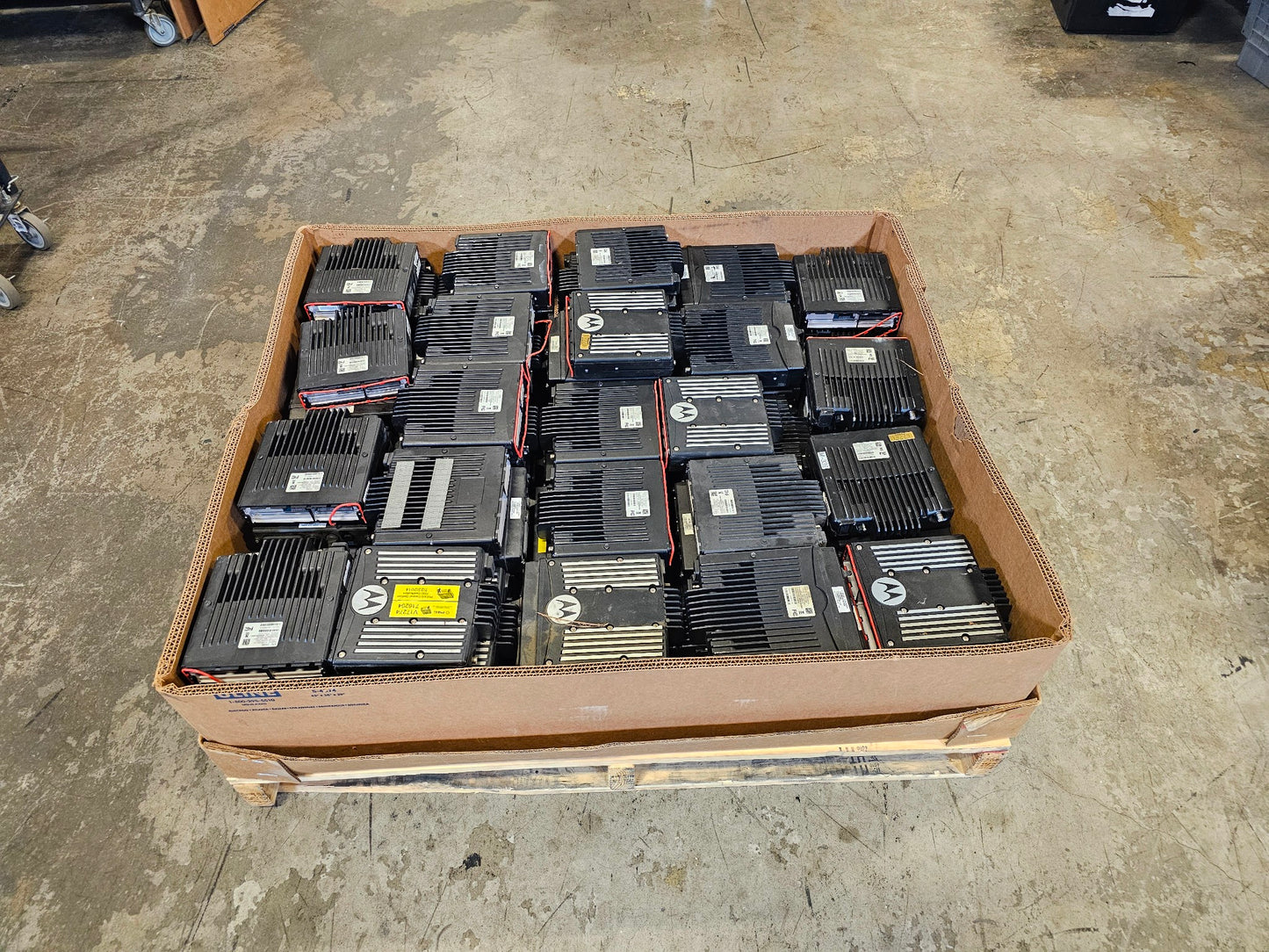 Motorola XTL2500 900MHz Mobile Radio (30W) Lot of 100 Radios - M21WRS9PW1AN