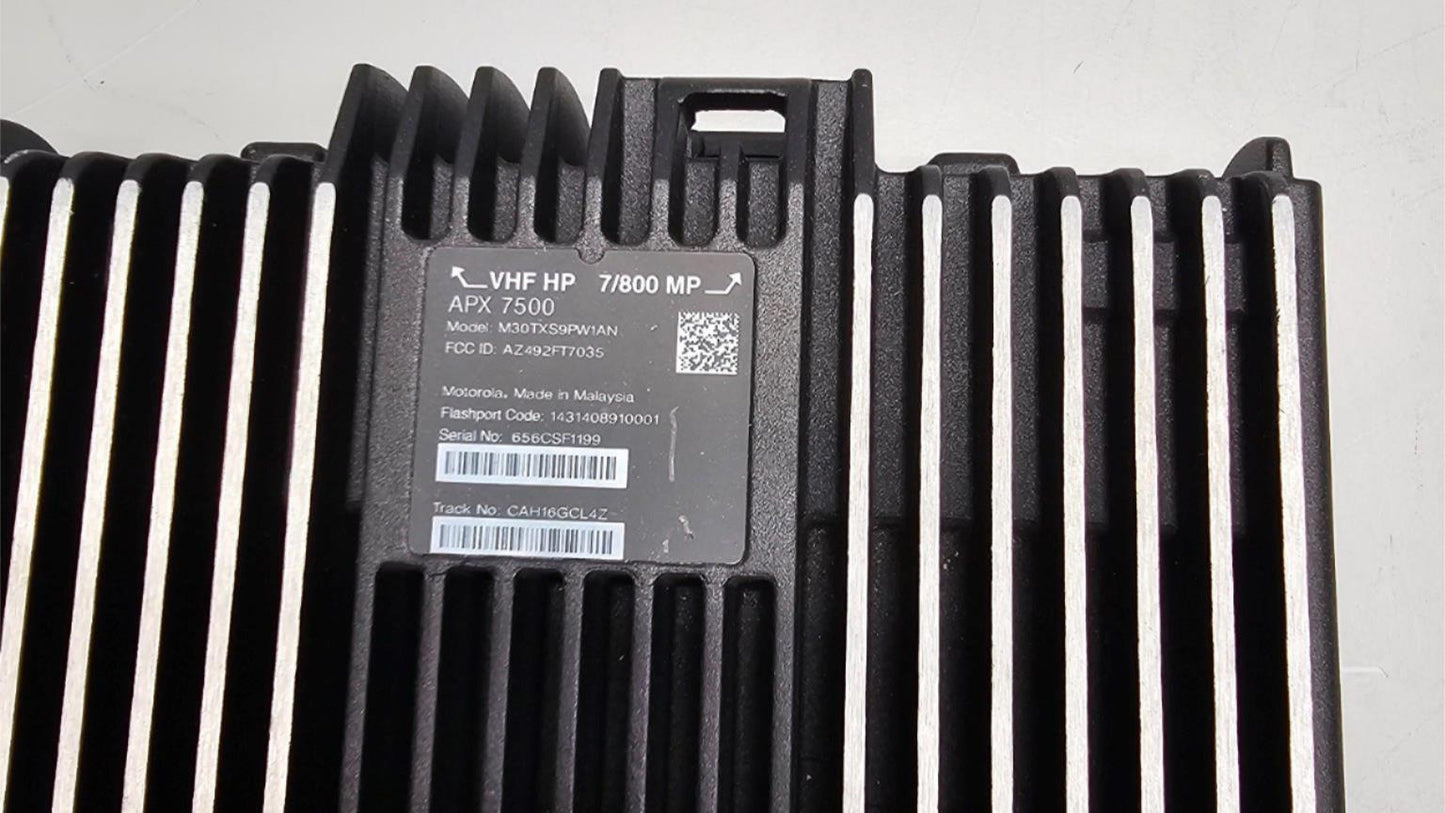 Motorola Mobile APX7500 VHF 700/800 Mhz 2000ch 110W
