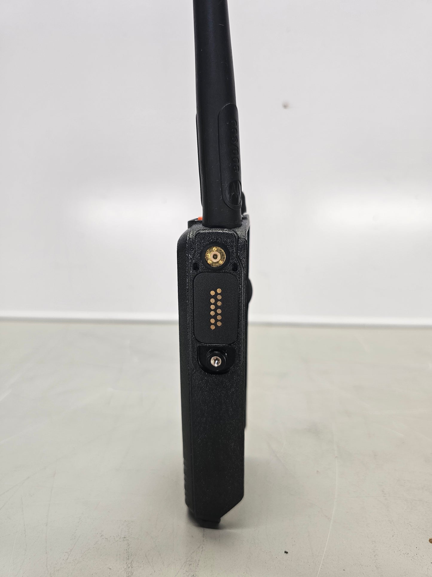 Motorola XPR6580 800/900 1000ch 2.5W - FM (IS Rated) Radio and Antenna Only